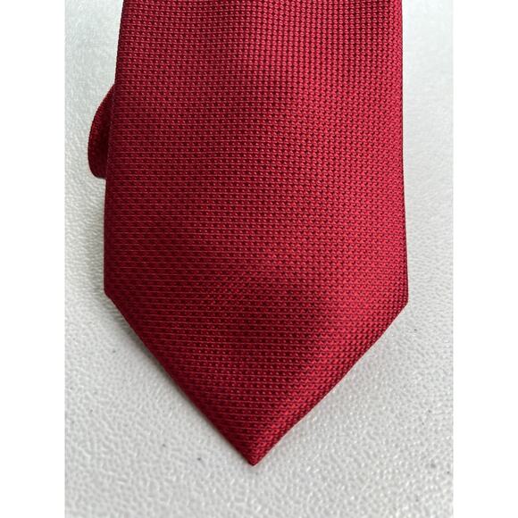 Michael Kors Solid Red Woven Pattern 100% Silk Tie NWOT - Picture 2 of 6